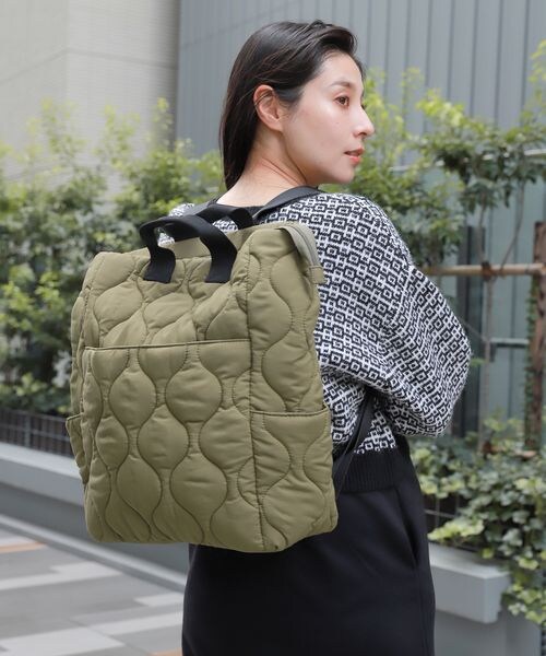 LEPSIM（レプシィム）の「マタニティ／キルティングリュック（バッグ・レディース・ブラック09/カーキ75・ONE SIZE）」の2枚目の写真