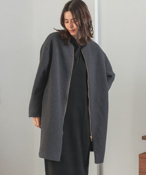 LEPSIM（レプシィム）の「ライトノーカラーボアコート（ジャケット/アウター・レディース・グレージュ13/チャコール19/モカ53・M/L）」の2枚目の写真
