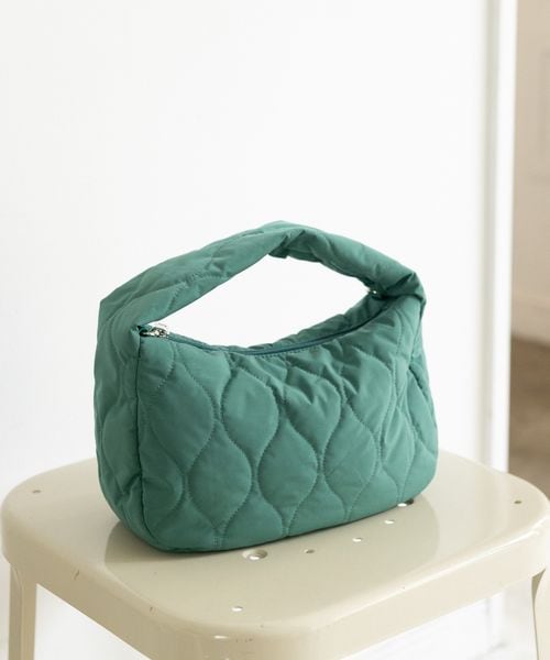 LEPSIM(レプシィム)の「キルティングクロワッサンショルダーバッグ(バッグ・レディース・アイボリー08/ピンク28/グリーン75・ONE SIZE)」の4枚目の写真
