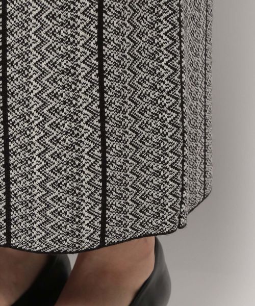 LEPSIM(レプシィム)の「12ゲージ満たされニットスカート(スカート・レディース・ブラック09/レッド35/ブラウン54/ネイビー88・FREE SIZE/FREE TALL)」の15枚目の写真