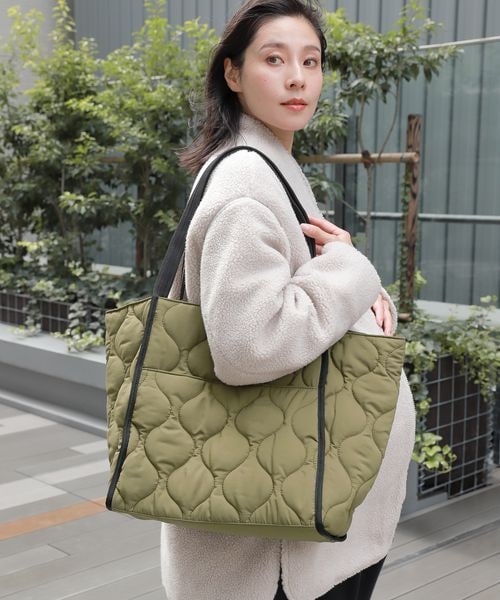 LEPSIM(レプシィム)の「マタニティ/キルティングトートバッグ(バッグ・レディース・ブラック09/カーキ75・ONE SIZE)」の2枚目の写真