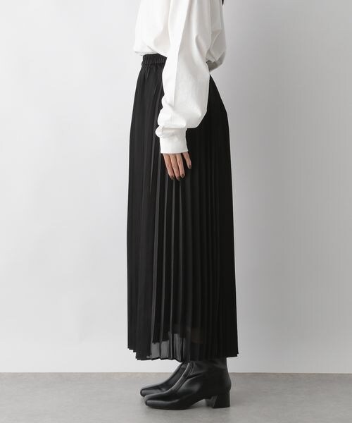 LOWRYS FARM（ローリーズファーム）の「フワカルサテンプリーツ