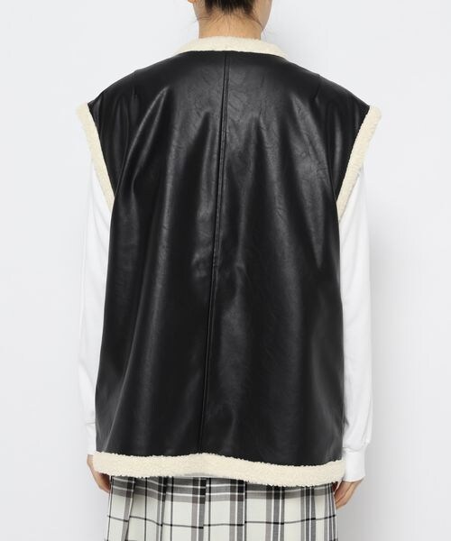 LOWRYS FARM（ローリーズファーム）の「ボアレザーリバーシブルベスト（ジャケット/アウター・レディース・ブラック09/ブラウン58・F）」の9枚目の写真