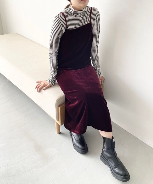 LOWRYS FARM（ローリーズファーム）の「ベロアキャミワンピース（ワンピース/ドレス・レディース・ブラック09/レッド35・F）」の2枚目の写真