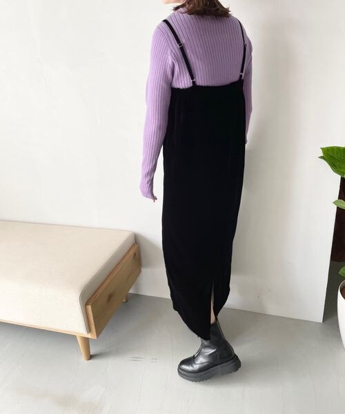 LOWRYS FARM（ローリーズファーム）の「ベロアキャミワンピース（ワンピース/ドレス・レディース・ブラック09/レッド35・F）」の4枚目の写真