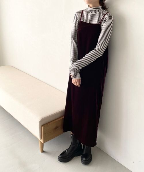 LOWRYS FARM（ローリーズファーム）の「ベロアキャミワンピース（ワンピース/ドレス・レディース・ブラック09/レッド35・F）」の9枚目の写真
