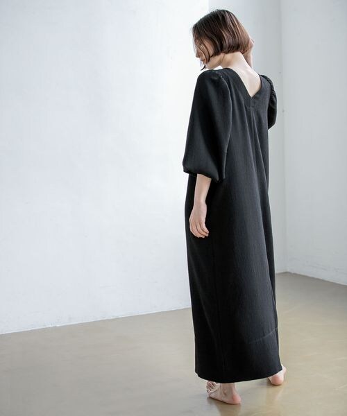 A part by（アパートバイ）の「パフスリーブ2WAYワンピース_長袖（ワンピース/ドレス・レディース・ナチュラル 08/ブラック 09/グリーン 76・F）」の9枚目の写真