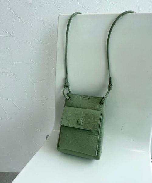 LOWRYS FARM（ローリーズファーム）の「２ポケミニショルダーＢＡＧ（バッグ・レディース・アイボリー08/ブラック09/グリーン70・FREE）」の3枚目の写真