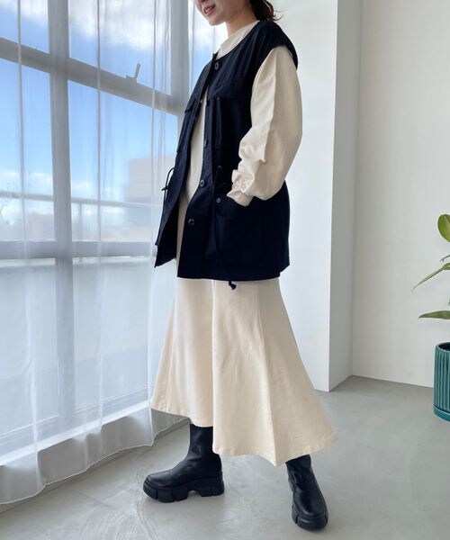 LOWRYS FARM（ローリーズファーム）の「マーメイドフレアワンピース（ワンピース/ドレス・レディース・アイボリー08/ブラック09/チャコール18・F）」の7枚目の写真