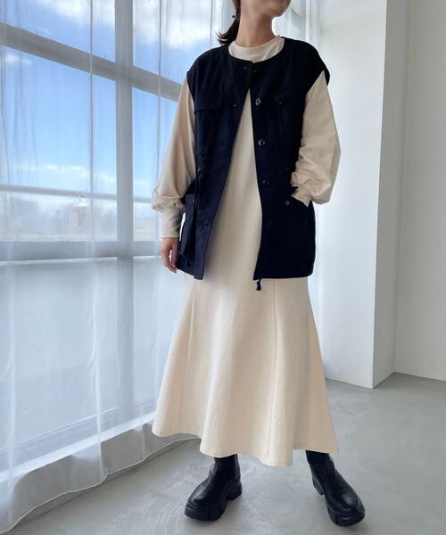 LOWRYS FARM（ローリーズファーム）の「マーメイドフレアワンピース（ワンピース/ドレス・レディース・アイボリー08/ブラック09/チャコール18・F）」の5枚目の写真