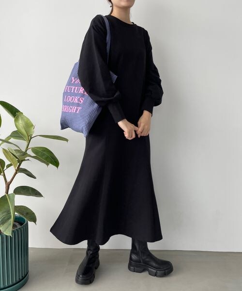 LOWRYS FARM（ローリーズファーム）の「マーメイドフレアワンピース（ワンピース/ドレス・レディース・アイボリー08/ブラック09/チャコール18・F）」の2枚目の写真