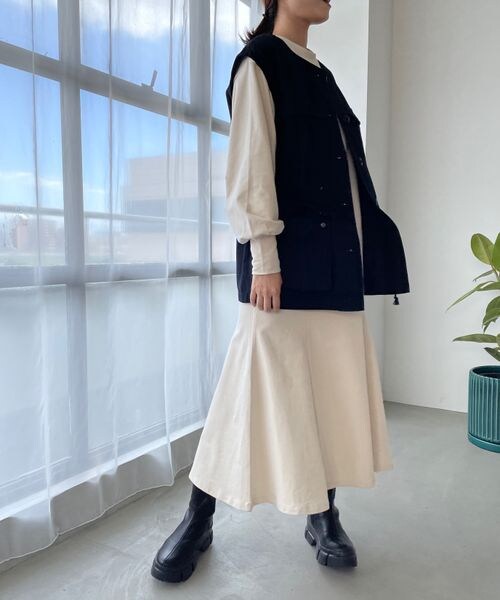 LOWRYS FARM（ローリーズファーム）の「マーメイドフレアワンピース（ワンピース/ドレス・レディース・アイボリー08/ブラック09/チャコール18・F）」の6枚目の写真