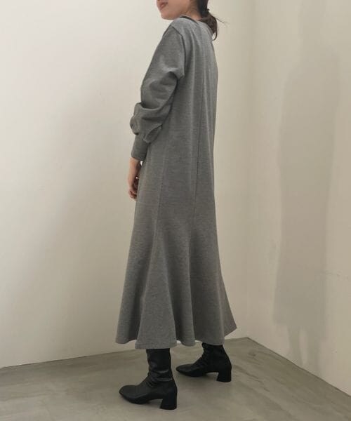 LOWRYS FARM（ローリーズファーム）の「マーメイドフレアワンピース（ワンピース/ドレス・レディース・アイボリー08/ブラック09/チャコール18・F）」の14枚目の写真