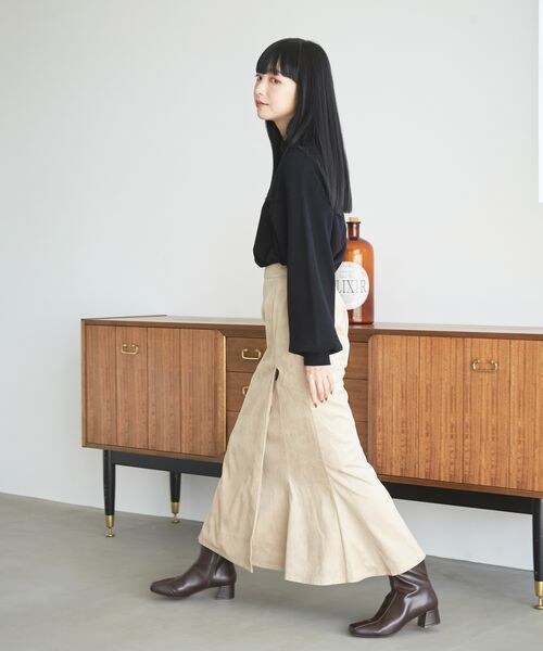 LOWRYS FARM(ローリーズファーム)の「フェイクスエードキリカエフレアスカート(スカート・レディース・アイボリー08/チャコールグレー18・M/L)」の4枚目の写真