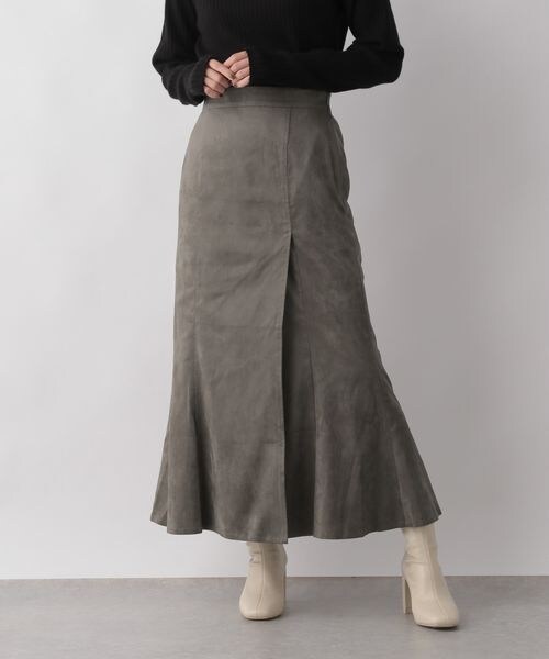 LOWRYS FARM(ローリーズファーム)の「フェイクスエードキリカエフレアスカート(スカート・レディース・アイボリー08/チャコールグレー18・M/L)」の2枚目の写真