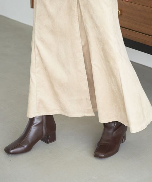 LOWRYS FARM(ローリーズファーム)の「フェイクスエードキリカエフレアスカート(スカート・レディース・アイボリー08/チャコールグレー18・M/L)」の5枚目の写真