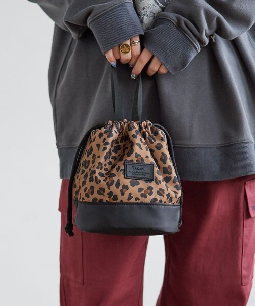 PAGEBOY（ページボーイ）の「キンチャクバック（バッグ・レディース・ヒョウ柄58/カーキ78・FREE）」の3枚目の写真