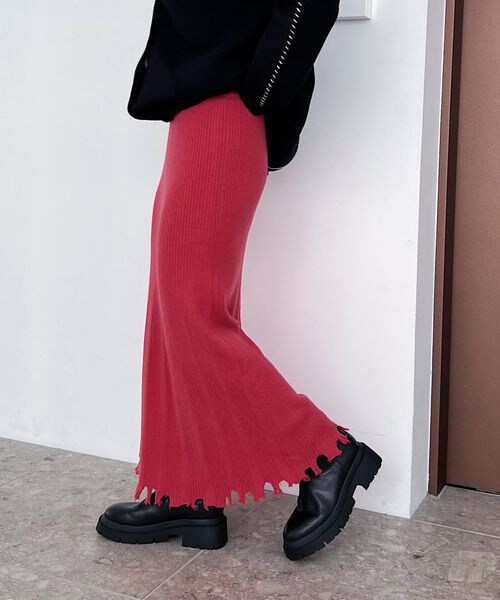 PAGEBOY（ページボーイ）の「ダメージヘムニットスカート（スカート・レディース・オフホワイト05/ブラック09/チェリー35・F）」の3枚目の写真