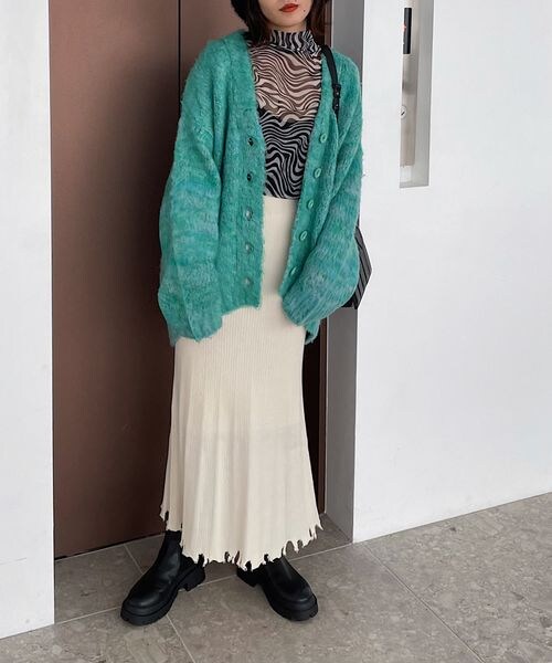 PAGEBOY（ページボーイ）の「ダメージヘムニットスカート（スカート・レディース・オフホワイト05/ブラック09/チェリー35・F）」の6枚目の写真