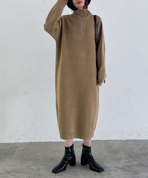 PAGEBOY（ページボーイ）の「ハイネックZIPニットワンピース（ワンピース/ドレス・レディース・ブラック09/ショコラ59/ペールブルー89・F）」の2枚目の写真