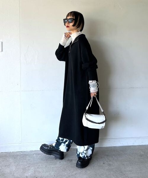 PAGEBOY（ページボーイ）の「ハイネックZIPニットワンピース（ワンピース/ドレス・レディース・ブラック09/ショコラ59/ペールブルー89・F）」の5枚目の写真