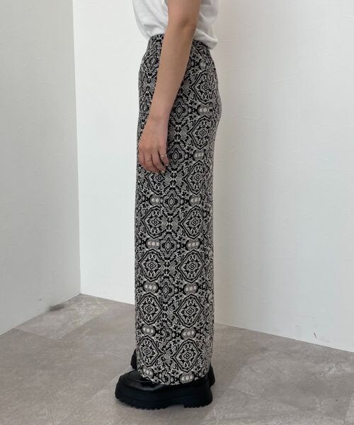 PAGEBOY（ページボーイ）の「ダマスク柄ジャガードナロースカート（スカート・レディース・ブラック09/ブルー85・F）」の13枚目の写真