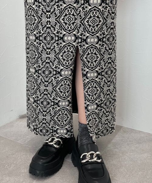 PAGEBOY（ページボーイ）の「ダマスク柄ジャガードナロースカート（スカート・レディース・ブラック09/ブルー85・F）」の16枚目の写真