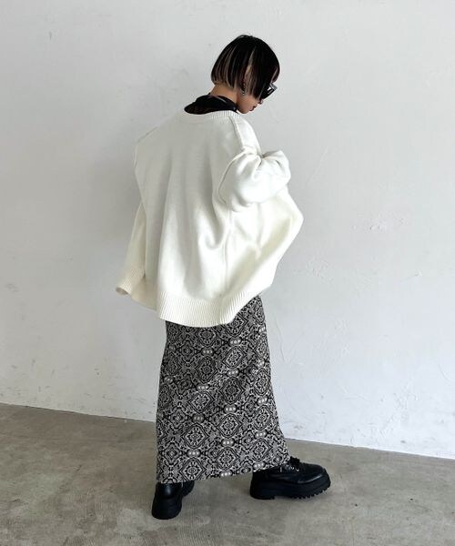 PAGEBOY（ページボーイ）の「ダマスク柄ジャガードナロースカート（スカート・レディース・ブラック09/ブルー85・F）」の7枚目の写真