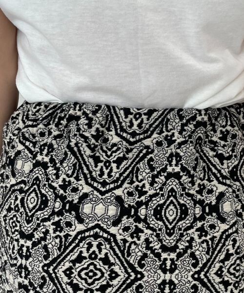 PAGEBOY（ページボーイ）の「ダマスク柄ジャガードナロースカート（スカート・レディース・ブラック09/ブルー85・F）」の17枚目の写真