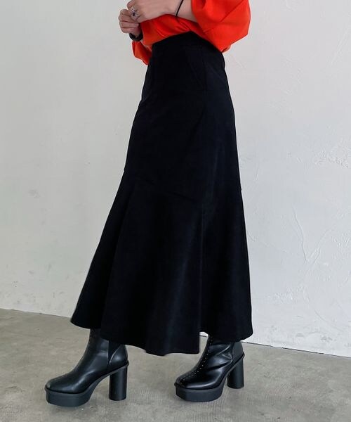 PAGEBOY（ページボーイ）の「コールテンマーメイドスカート（スカート・レディース・アイボリー05/ブラック09/オレンジ45・F）」の2枚目の写真