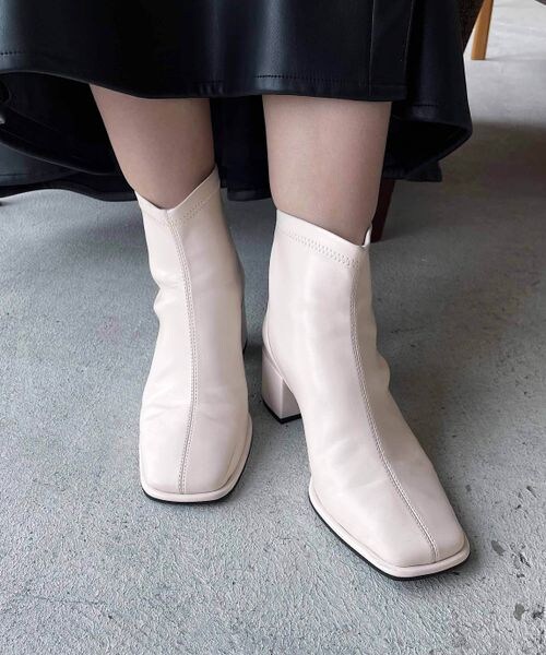 PAGEBOY（ページボーイ）の「ストレッチスクエアブーツ（シューズ・レディース・オフホワイト05/ブラック09・M(23.5cm)/L(24.5cm)）」の3枚目の写真