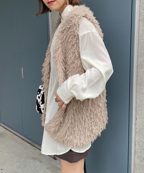 PAGEBOY(ページボーイ)の「カーリーファーベスト(ジャケット/アウター・レディース・オフホワイト05/ブラック09/グレージュ12・F)」の18枚目の写真