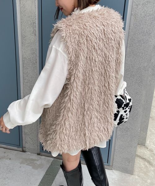 PAGEBOY(ページボーイ)の「カーリーファーベスト(ジャケット/アウター・レディース・オフホワイト05/ブラック09/グレージュ12・F)」の3枚目の写真