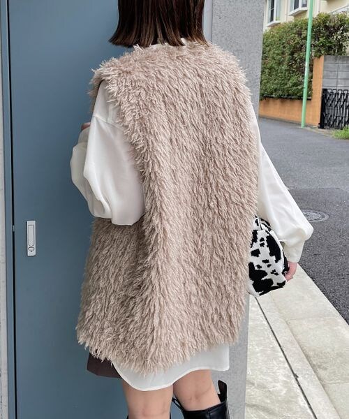 PAGEBOY(ページボーイ)の「カーリーファーベスト(ジャケット/アウター・レディース・オフホワイト05/ブラック09/グレージュ12・F)」の21枚目の写真