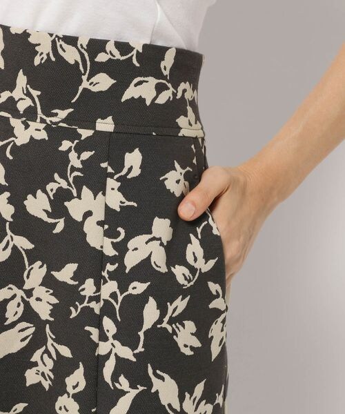 GLOBAL WORK（グローバルワーク）の「ジャガードマーメイドスカート（スカート・レディース・ブラック/花柄09/ブラウン/幾何柄58・FREE）」の18枚目の写真