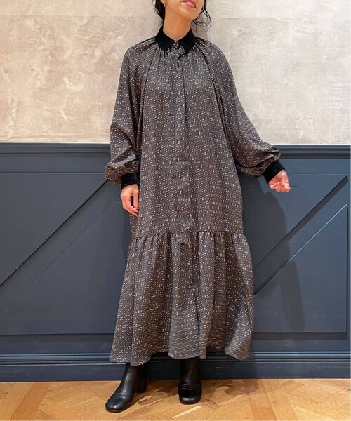 IENA(イエナ)の「IENA LA BOUCLE ビットプリント ワンピース(その他・グレーA/フリー)」の2枚目の写真