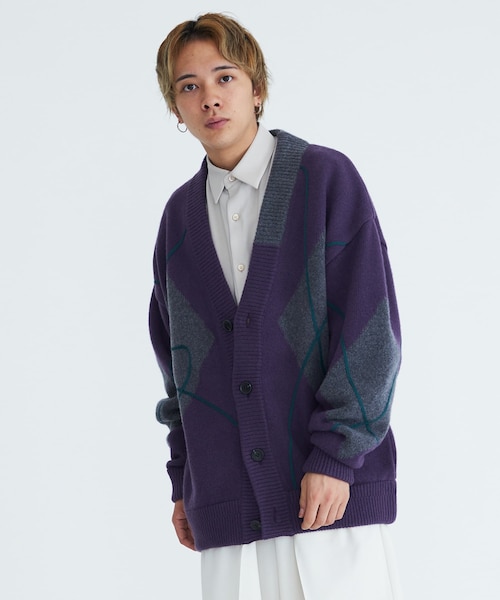 TAUPE(トープ)の「Strain Argyle Cardigan(ニット/セーター・メンズ・BLK/PPL・2/3)」の2枚目の写真