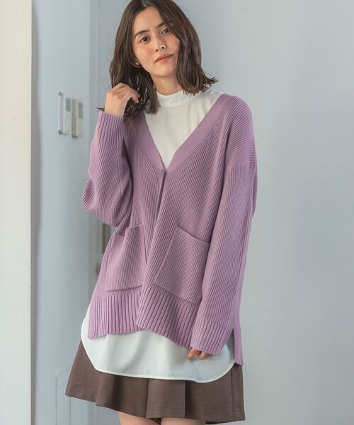 LEPSIM(レプシィム)の「7ゲージ満たされニットVネックカーディガン(トップス・レディース・キナリ08/キャメル54(WEB限定)/グリーン73/ネイビー88/ラベンダー91・FREE SIZE)」の5枚目の写真