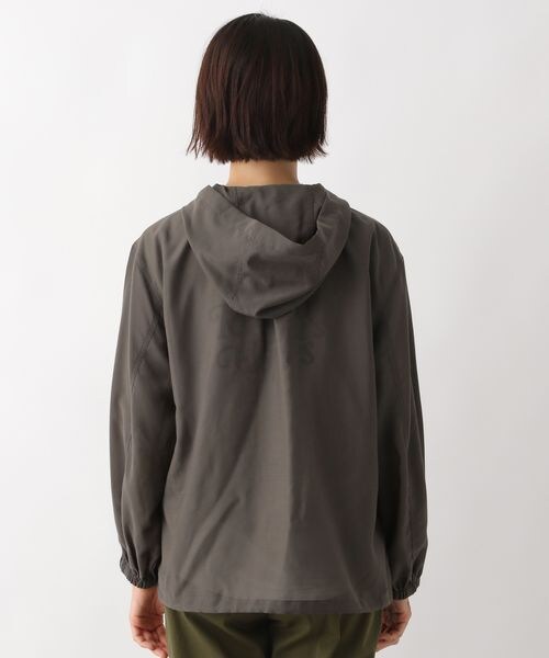 LEPSIM(レプシィム)の「アノラックジッププルオーバー(トップス・レディース・グレージュ13/チャコール19・FREE SIZE)」の8枚目の写真