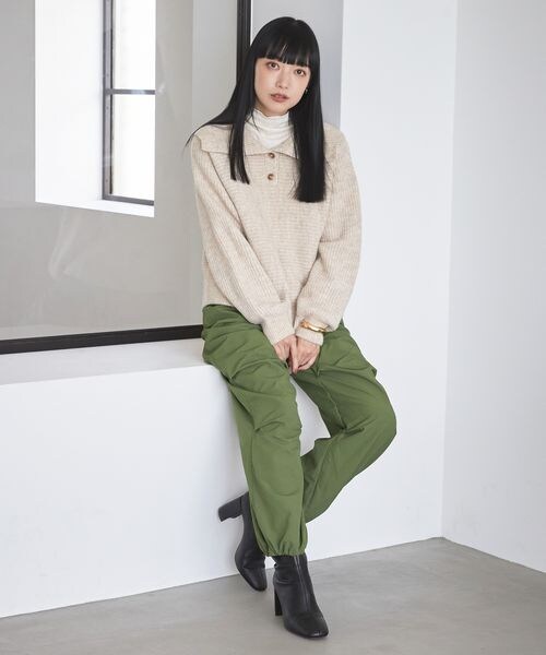 LOWRYS FARM（ローリーズファーム）の「ビッグカラーショートニットロングスリーブ（トップス・レディース・アイボリー08/ブラック09/オレンジ45/グリーン75・フリーサイズ）」の6枚目の写真