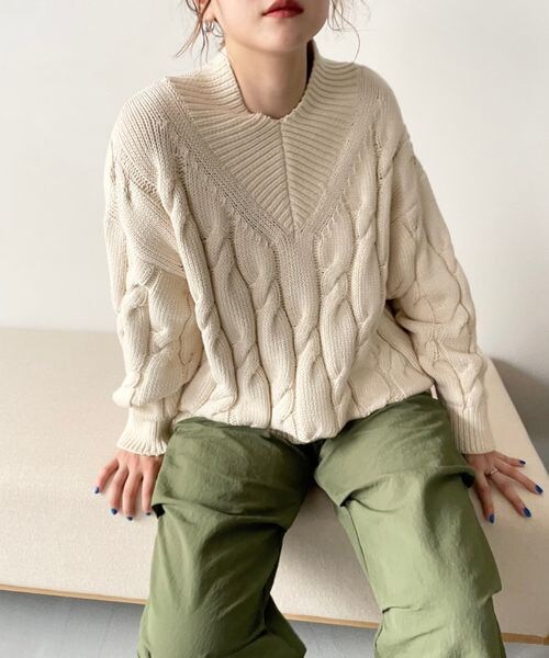 LOWRYS FARM(ローリーズファーム)の「ケーブルアサVニット(トップス・レディース・オフホワイト08/グリーン75/ブルー85・フリーサイズ)」の1枚目の写真