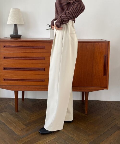 LOWRYS FARM（ローリーズファーム）の「サイドボタンワイドパンツ（パンツ・レディース・アイボリー08/ブラック09/ブルー85・S/F）」の22枚目の写真