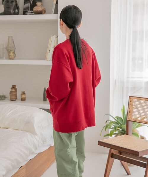 LOWRYS FARM(ローリーズファーム)の「ポケ付きBIGクルーカーディガン(トップス・レディース・アイボリー08/ブラック09/レッド35/パープル95・フリーサイズ)」の13枚目の写真