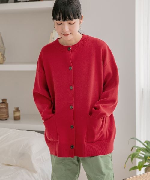 LOWRYS FARM(ローリーズファーム)の「ポケ付きBIGクルーカーディガン(トップス・レディース・アイボリー08/ブラック09/レッド35/パープル95・フリーサイズ)」の3枚目の写真