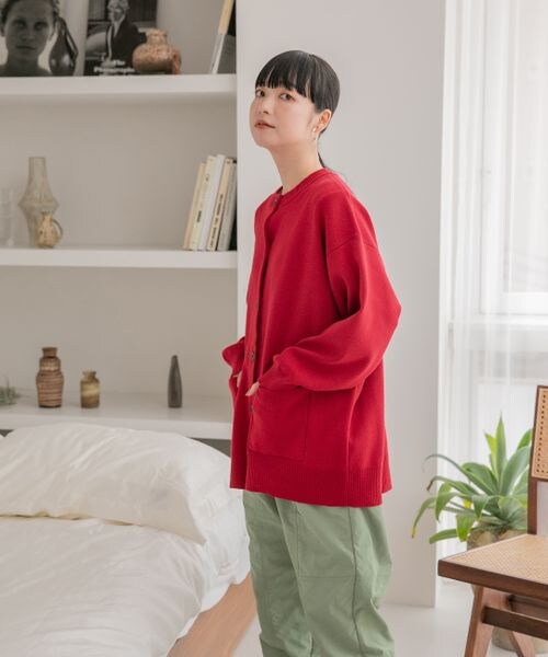 LOWRYS FARM(ローリーズファーム)の「ポケ付きBIGクルーカーディガン(トップス・レディース・アイボリー08/ブラック09/レッド35/パープル95・フリーサイズ)」の12枚目の写真