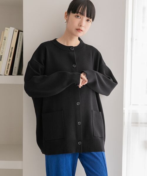 LOWRYS FARM(ローリーズファーム)の「ポケ付きBIGクルーカーディガン(トップス・レディース・アイボリー08/ブラック09/レッド35/パープル95・フリーサイズ)」の2枚目の写真