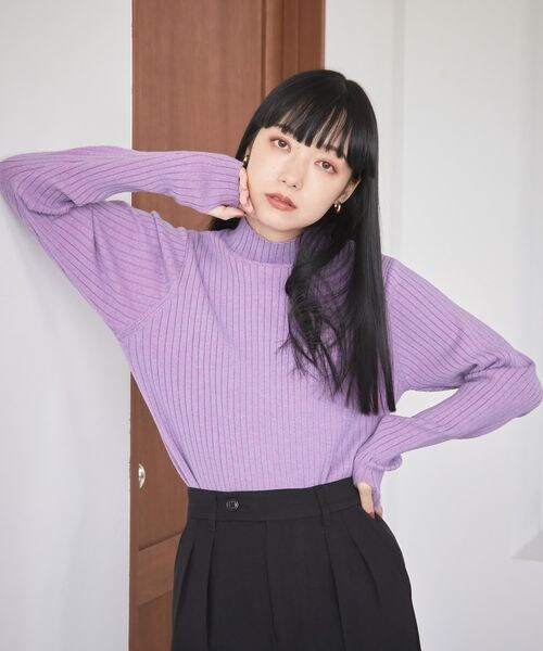 LOWRYS FARM（ローリーズファーム）の「マシンウォッシャブルハイネックロングスリーブ（トップス・レディース・オフ05/ブラック09/ピンク22/パープル95・フリーサイズ）」の4枚目の写真