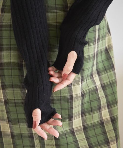 LOWRYS FARM（ローリーズファーム）の「マシンウォッシャブルハイネックロングスリーブ（トップス・レディース・オフ05/ブラック09/ピンク22/パープル95・フリーサイズ）」の16枚目の写真