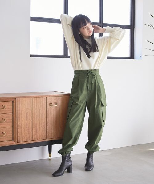 LOWRYS FARM（ローリーズファーム）の「ウスモチソデボリュームロングスリーブ（トップス・レディース・アイボリー08/ブラック09/ピンク25/ブラウン58/グリーン75・フリーサイズ）」の9枚目の写真