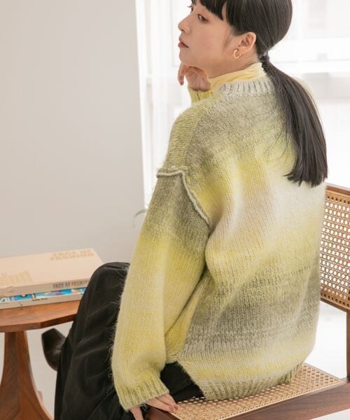 LOWRYS FARM（ローリーズファーム）の「グラデーションニット（トップス・レディース・アイボリー08/ピンク22/イエロー62/グリーン72・ショート丈/ロング丈）」の21枚目の写真